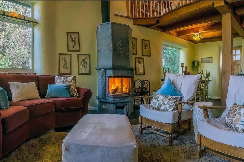 Вилла European Style Straw Bale Retreat Ашленд Экстерьер фото