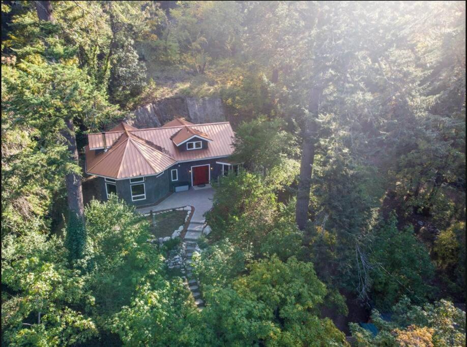 Вилла European Style Straw Bale Retreat Ашленд Экстерьер фото