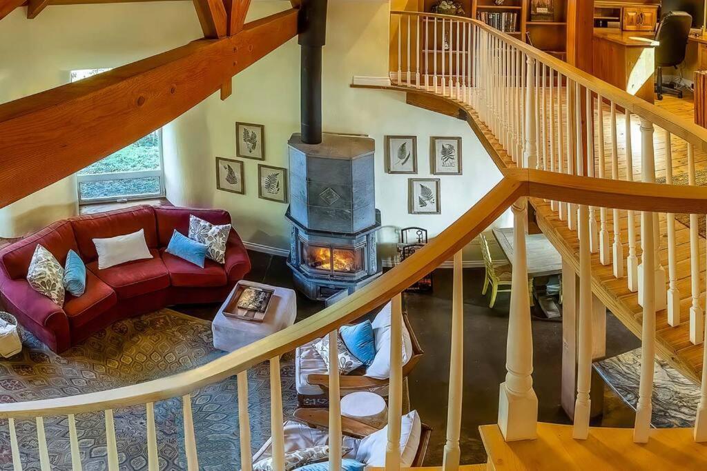 Вилла European Style Straw Bale Retreat Ашленд Экстерьер фото