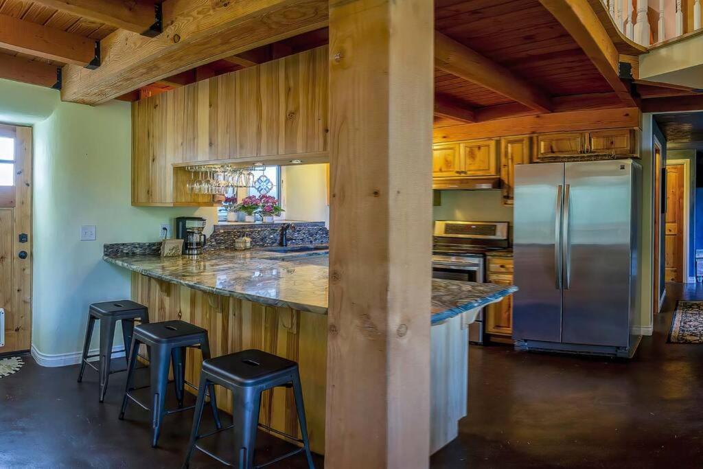 Вилла European Style Straw Bale Retreat Ашленд Экстерьер фото
