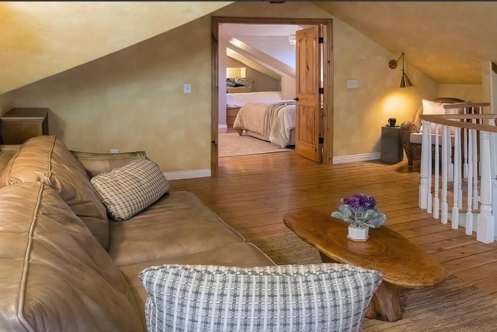 Вилла European Style Straw Bale Retreat Ашленд Экстерьер фото