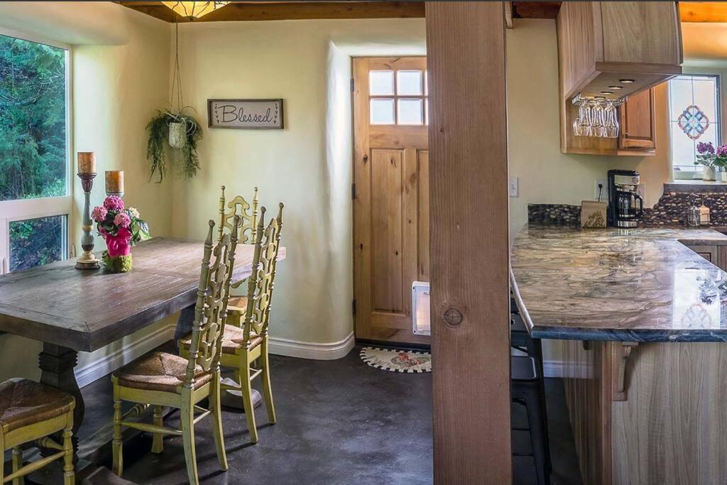 Вилла European Style Straw Bale Retreat Ашленд Экстерьер фото